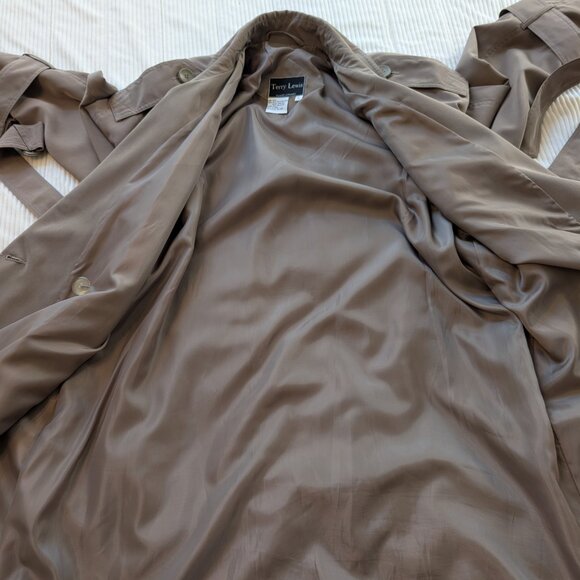 Terry Lewis Classic Luxuries water repellent taupe trench coat Large EUC - Picture 13 of 15